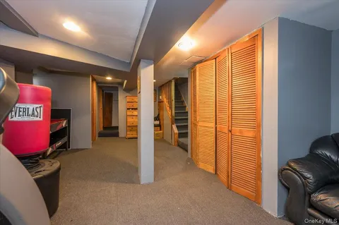 a view of livingroom with furniture