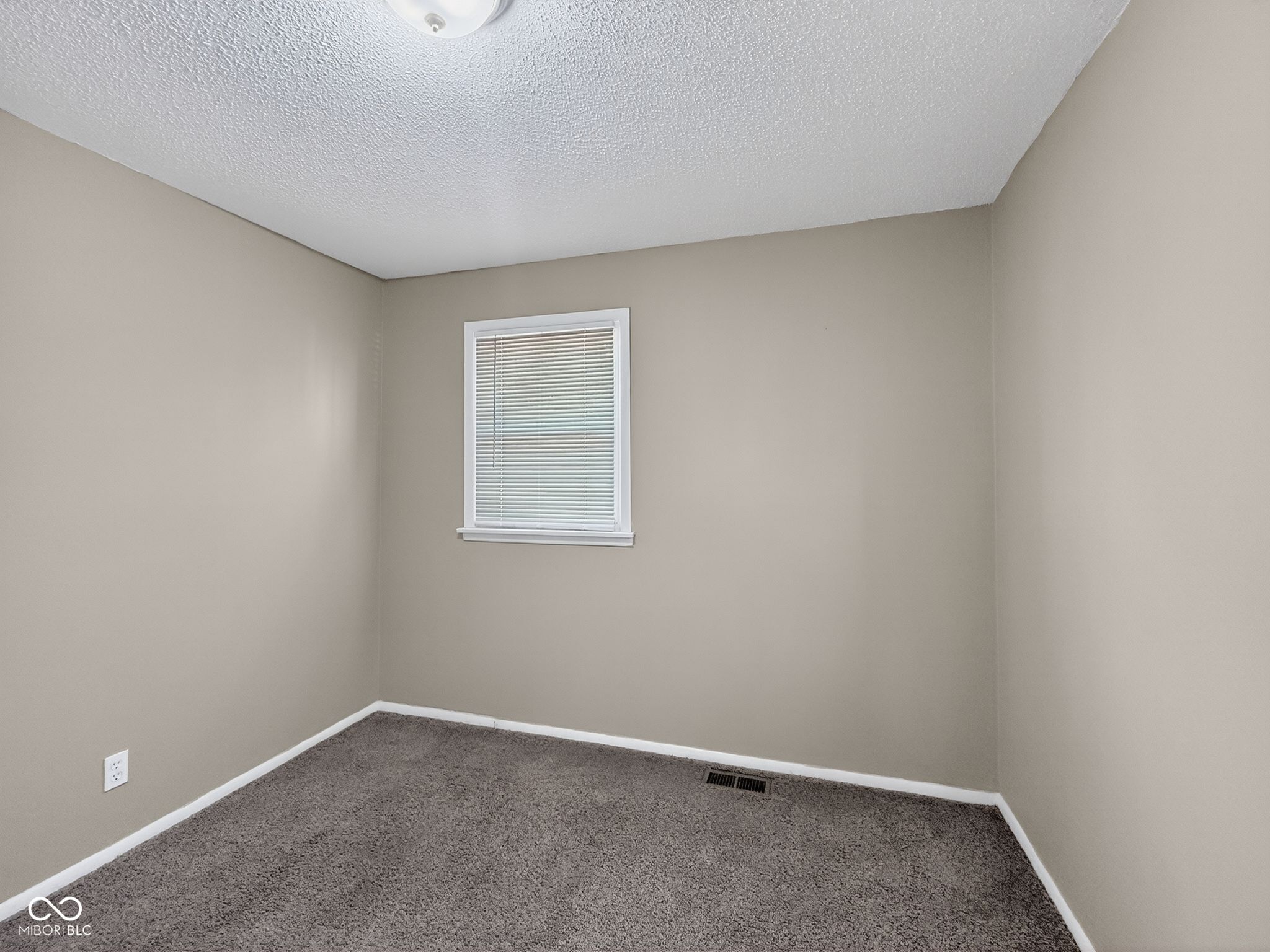 2916 South Roena Street Indianapolis, IN 46241 - Photo 4 of 31