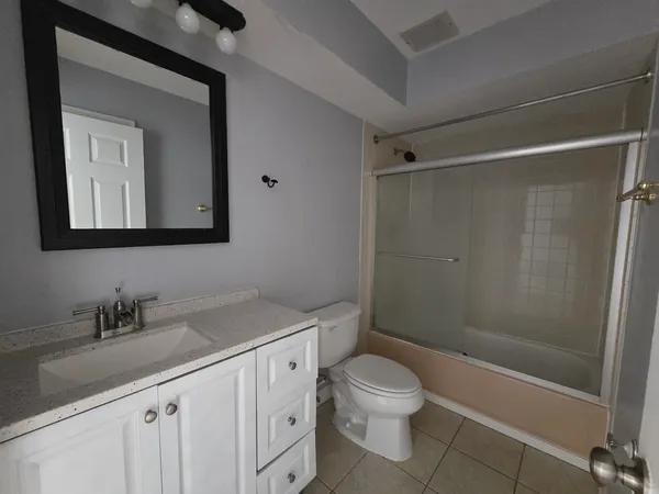 $2,200 | 43 West Ann Street, Unit 3, Lombard, IL 60148