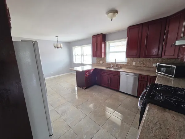 $2,200 | 43 West Ann Street, Unit 3, Lombard, IL 60148