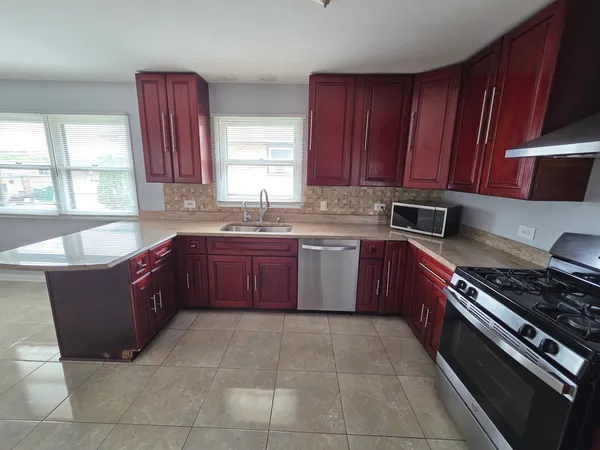 $2,200 | 43 West Ann Street, Unit 3, Lombard, IL 60148