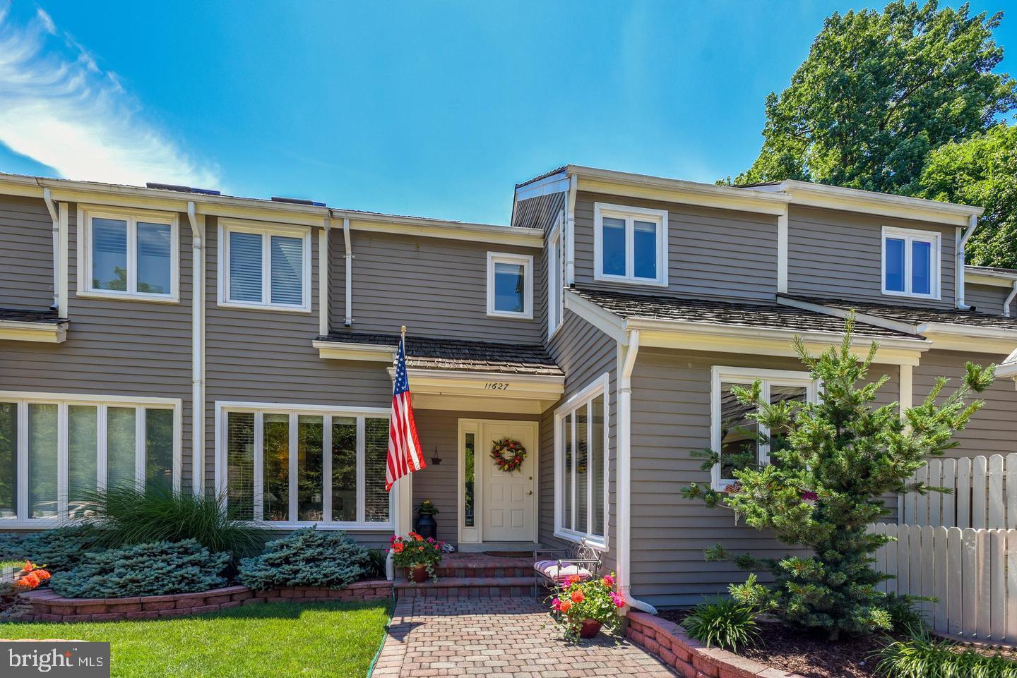 11627 Chapel Cross Way Reston, VA 20194 - Photo 2 of 38 Perfect curb appeal!