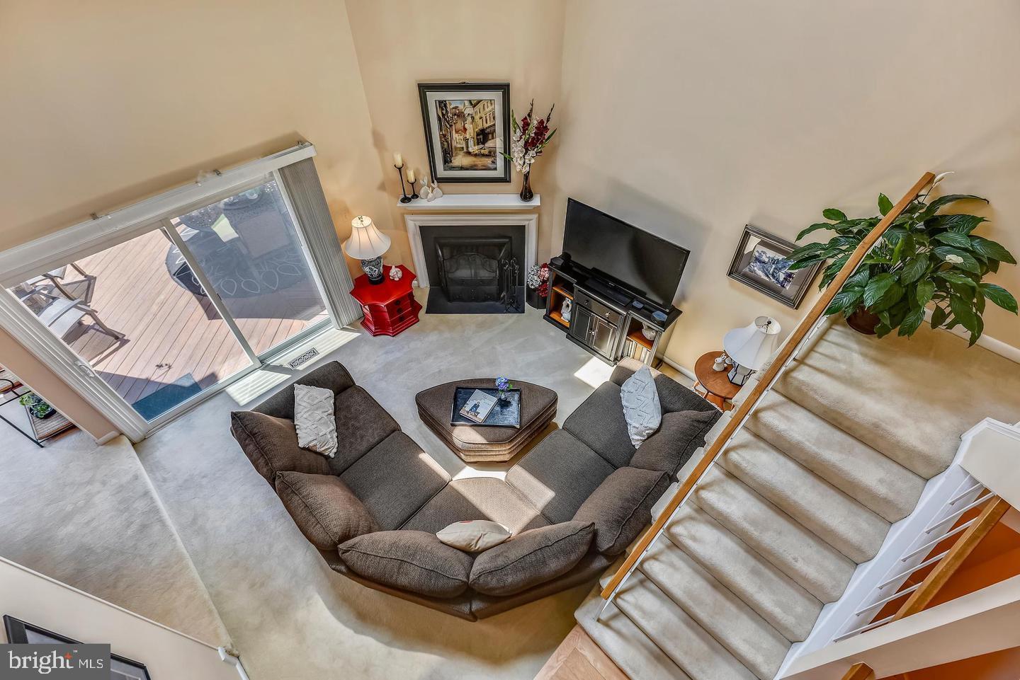 11627 Chapel Cross Way Reston, VA 20194 - Photo 12 of 38 Family room off deck