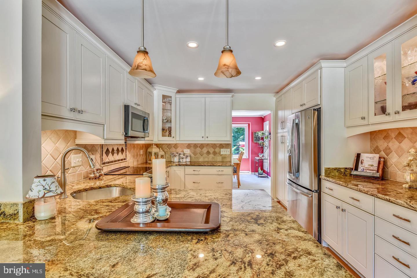 11627 Chapel Cross Way Reston, VA 20194 - Photo 8 of 38 Perfect for entertain