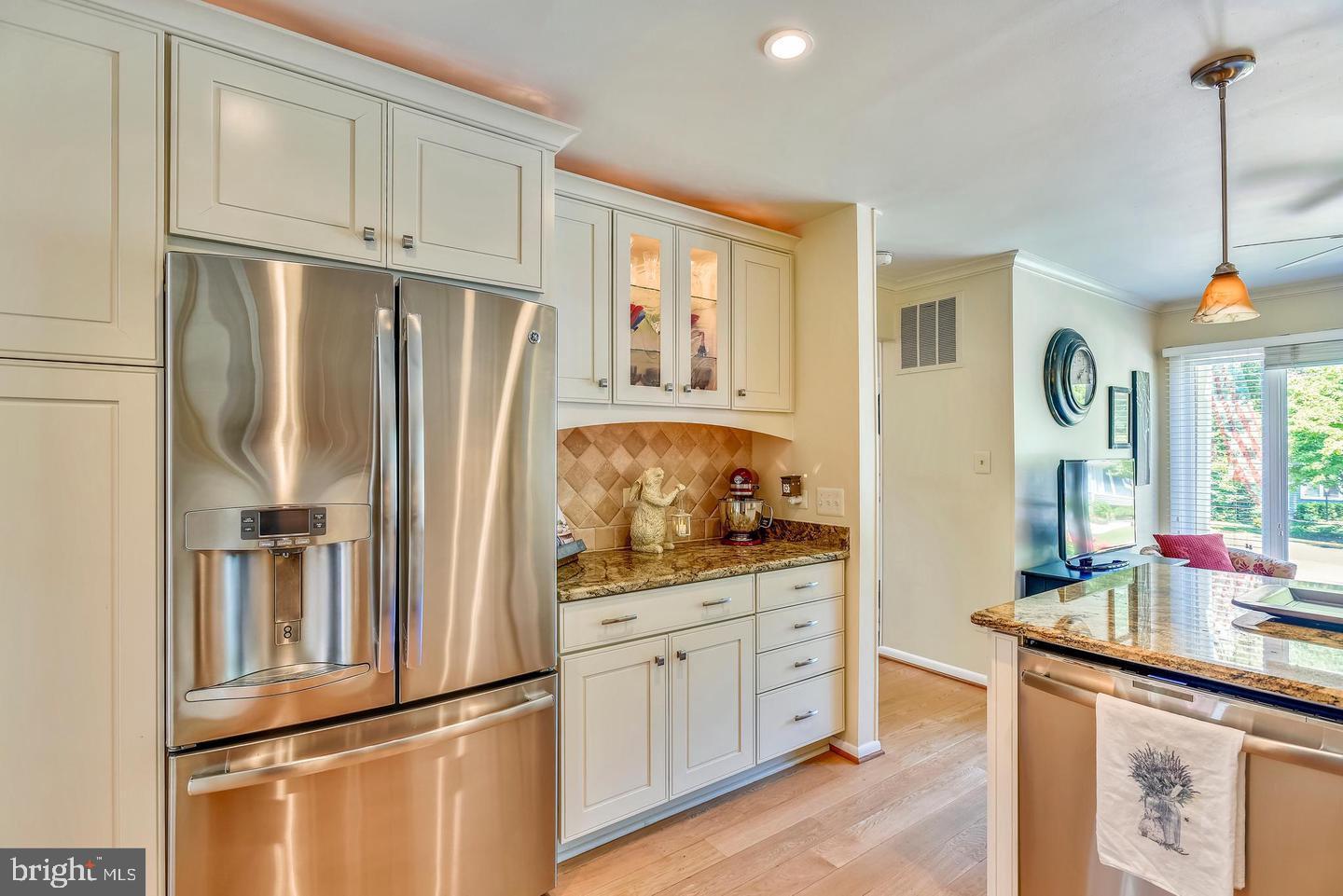 11627 Chapel Cross Way Reston, VA 20194 - Photo 9 of 38 Kitchen