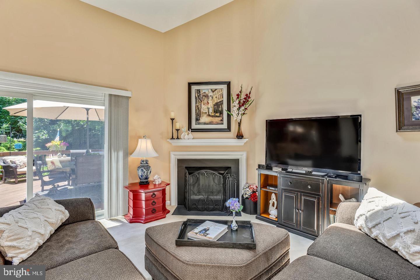 11627 Chapel Cross Way Reston, VA 20194 - Photo 10 of 38 Family Room