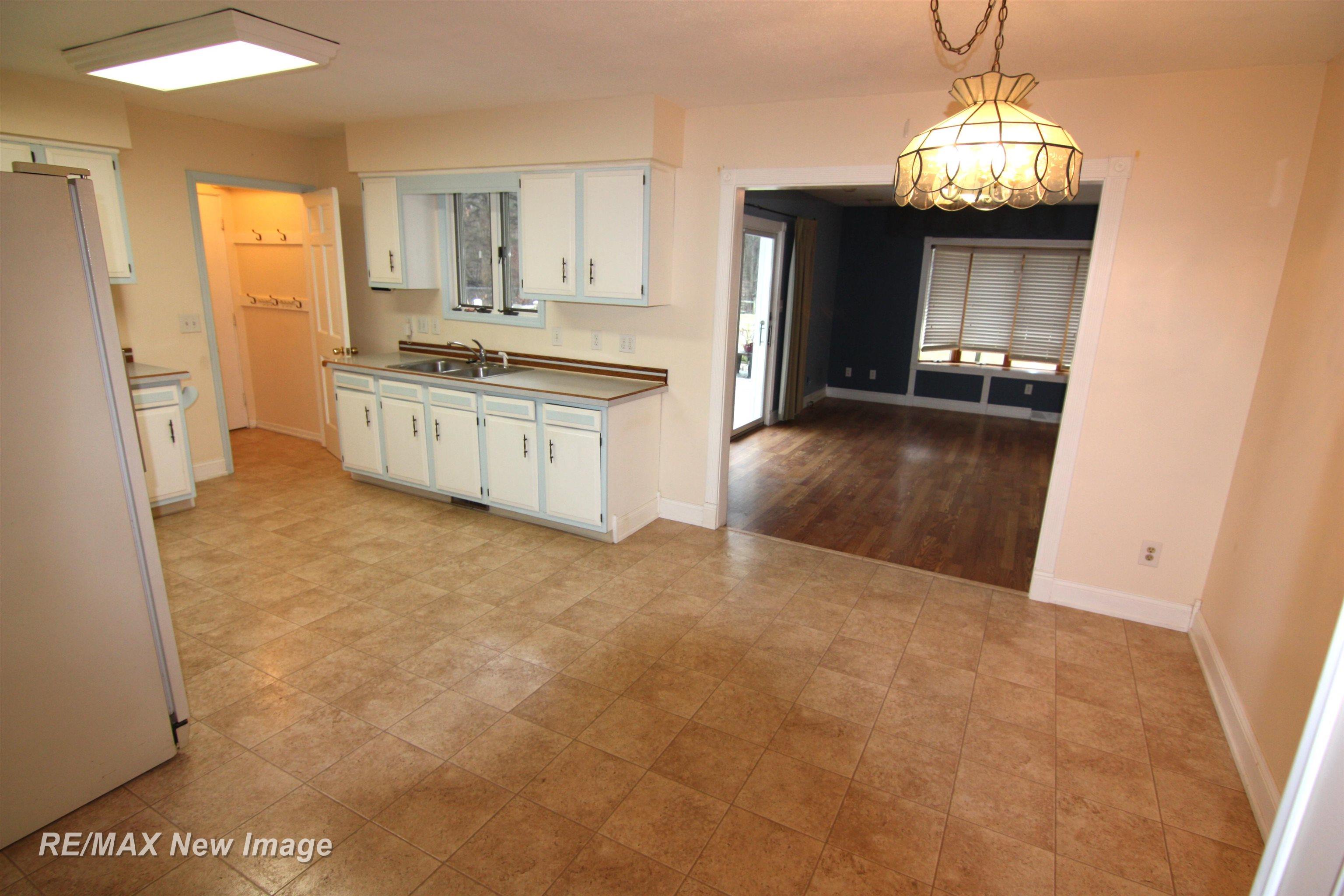 12495 Frost Road Hemlock, MI 48626 - Photo 5 of 28