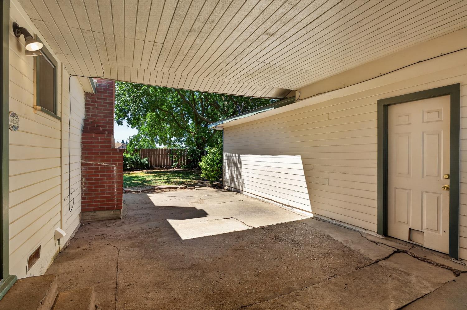 10700 Calvine Road Elk Grove, CA 95830 - Photo 45 of 73 a view of a house with backyard and garden