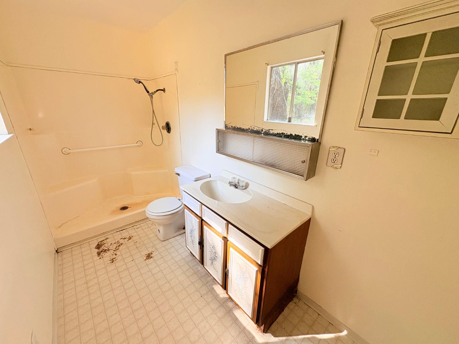 12063 Woodacre Road Grass Valley, CA 95949 - Photo 35 of 73 Toilet not operational