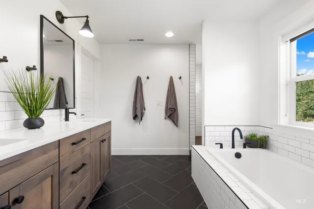 $1,090,000 | 3272 West Miners Farm Drive, Boise, ID 83714