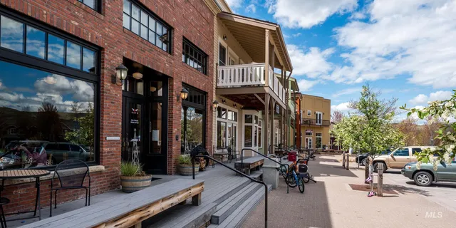 $1,090,000 | 3272 West Miners Farm Drive, Boise, ID 83714