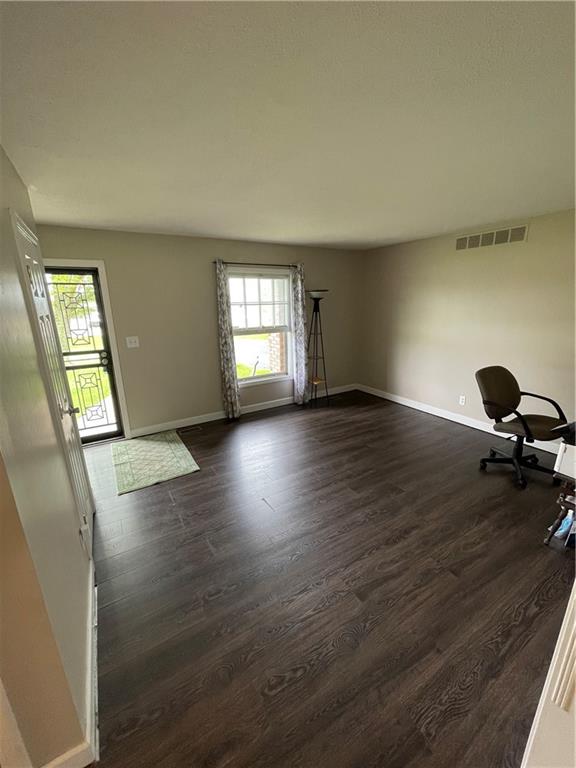 6110 South Franklin Road Indianapolis, IN 46259 - Photo 5 of 29 Gallery Image 5
