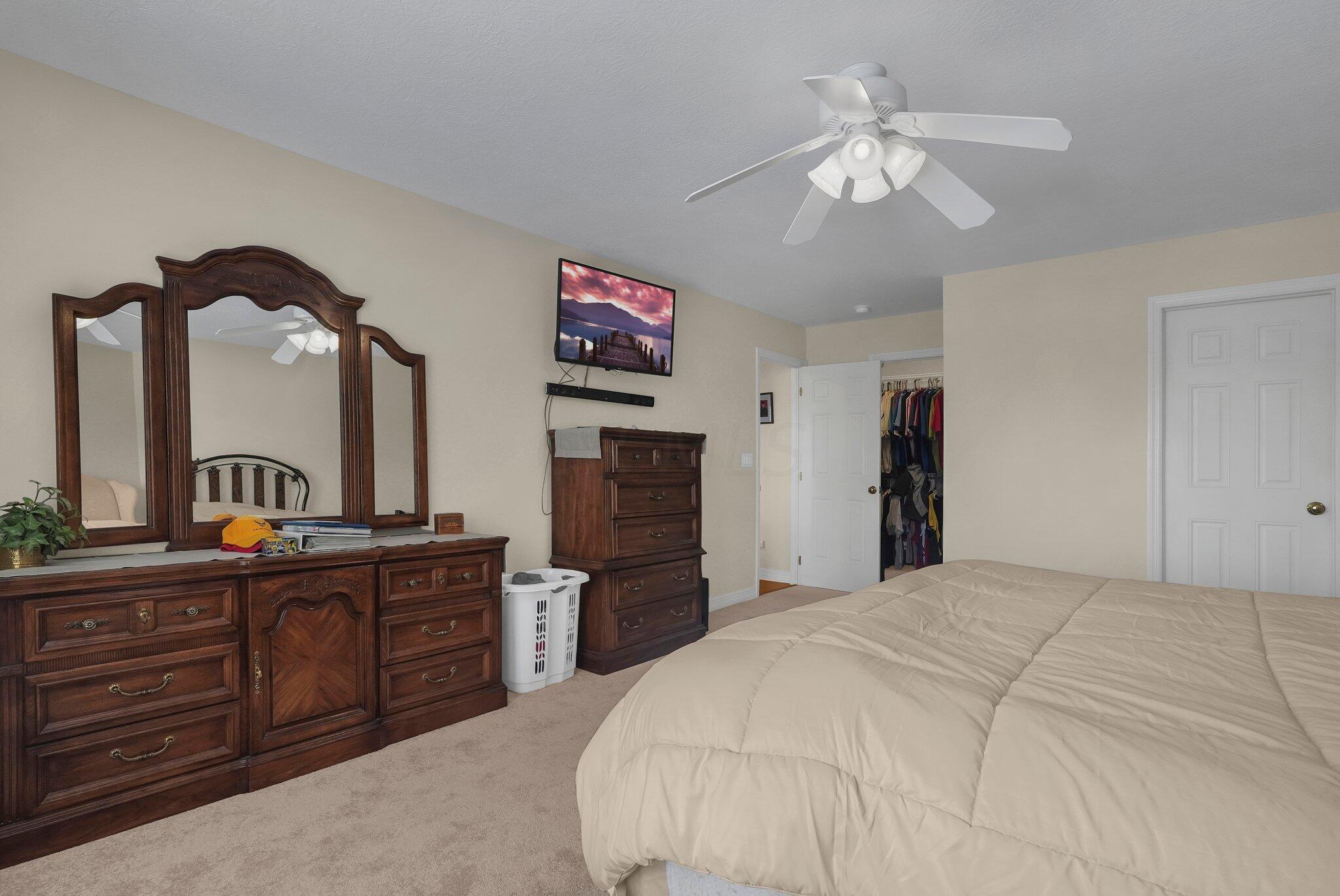 320 Vista Ridge Drive Delaware, OH 43015 - Photo 16 of 40 Primary Bedroom on 1st floor