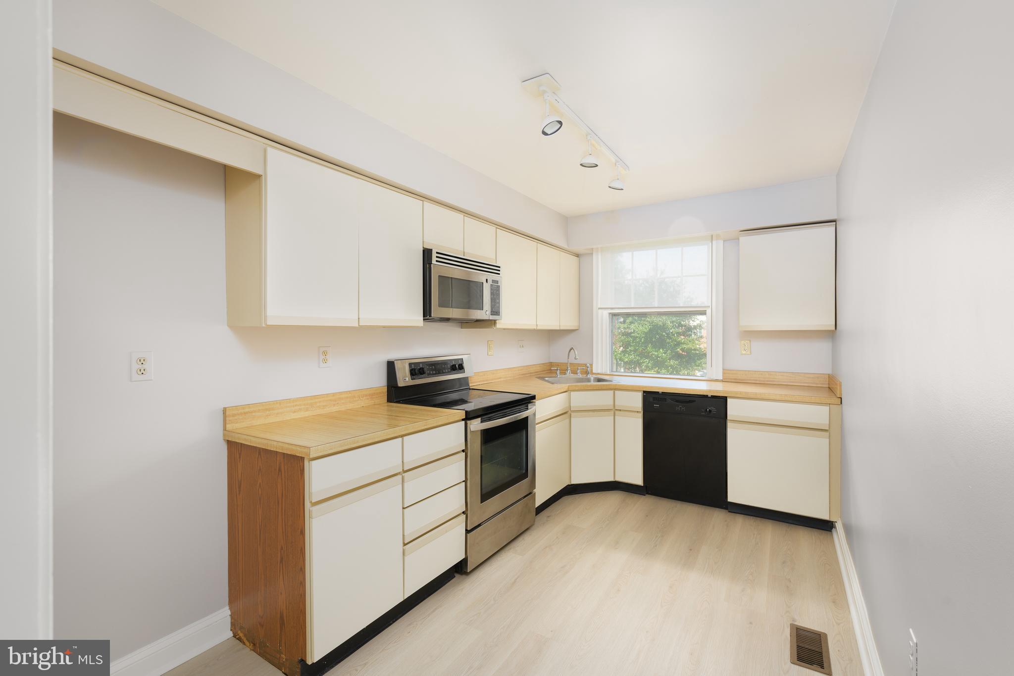 500 East Lancaster Avenue Wayne, PA 19087 - Photo 8 of 11 Gallery Image 8