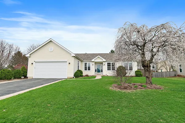 $419,000 | 100 South Constitution Drive, Aurora, IL 60506