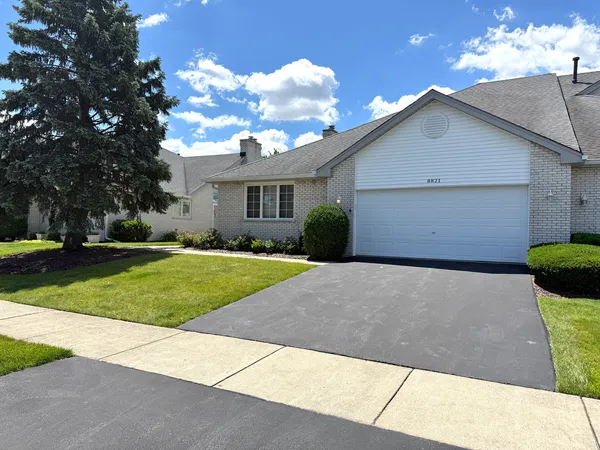 $389,900 | 8821 Bluebird Drive, Tinley Park, IL 60487
