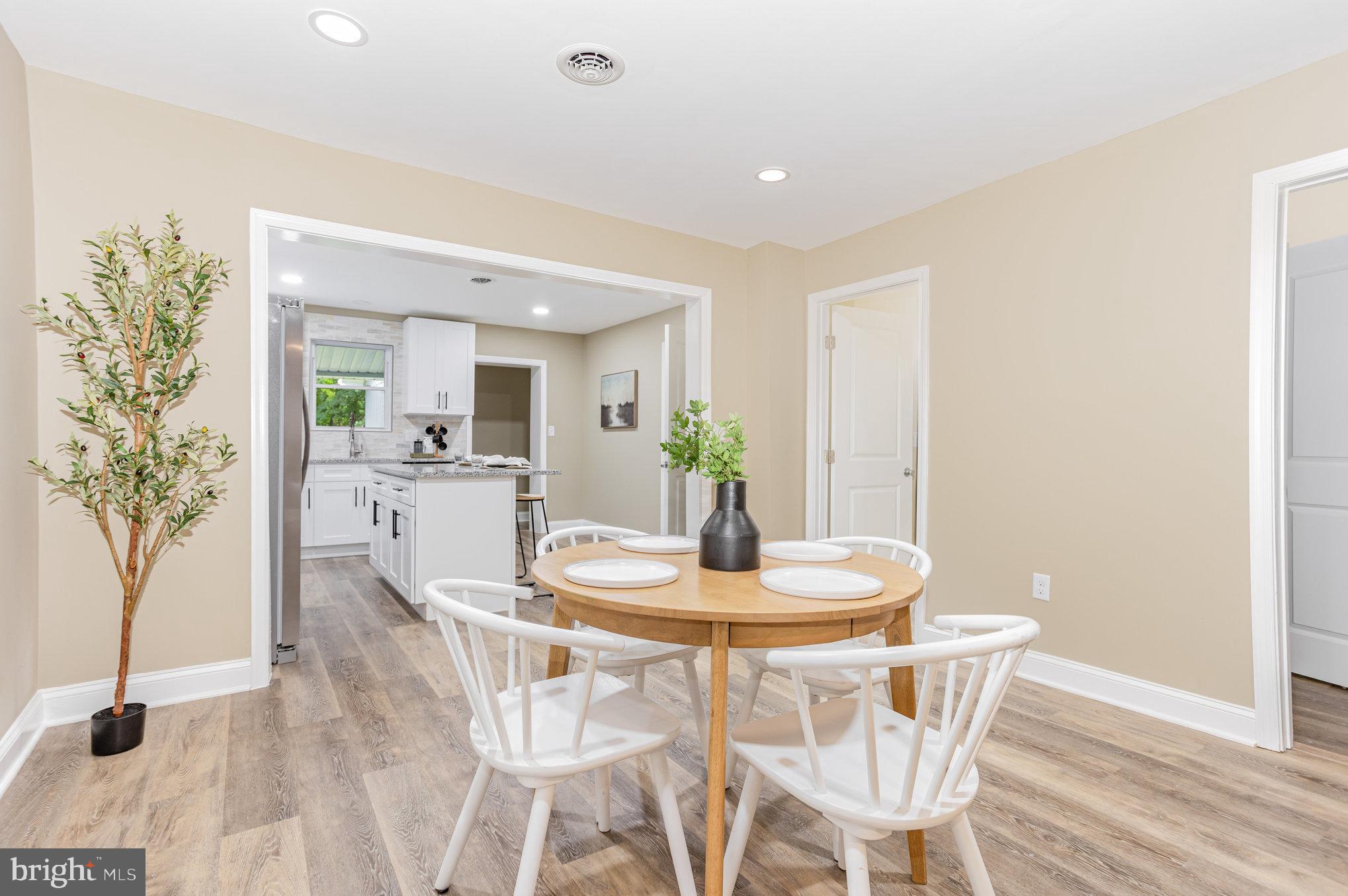 11772 Furnace Road Blue Ridge Summit, PA 17214 - Photo 4 of 28 Dining Area