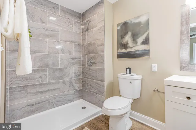 a bathroom with a toilet and a shower