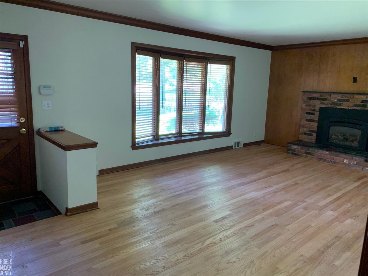 198 Moross Road Grosse Pointe, MI 48236 - Photo 3 of 8 31379989-2.JPG