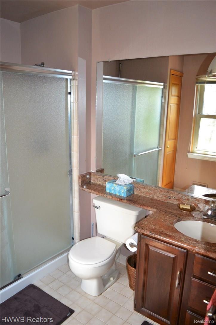 1097 Maple Leaf Drive Rochester, MI 48309 - Photo 21 of 38 Master Bathroom
