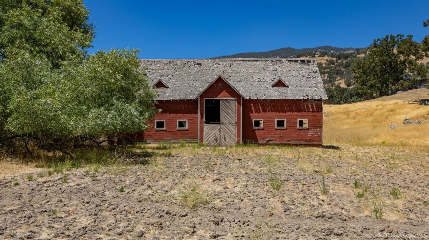 28701 Bear Valley Road Tehachapi, CA 93561 - Photo 6 of 57 Gallery Image 6