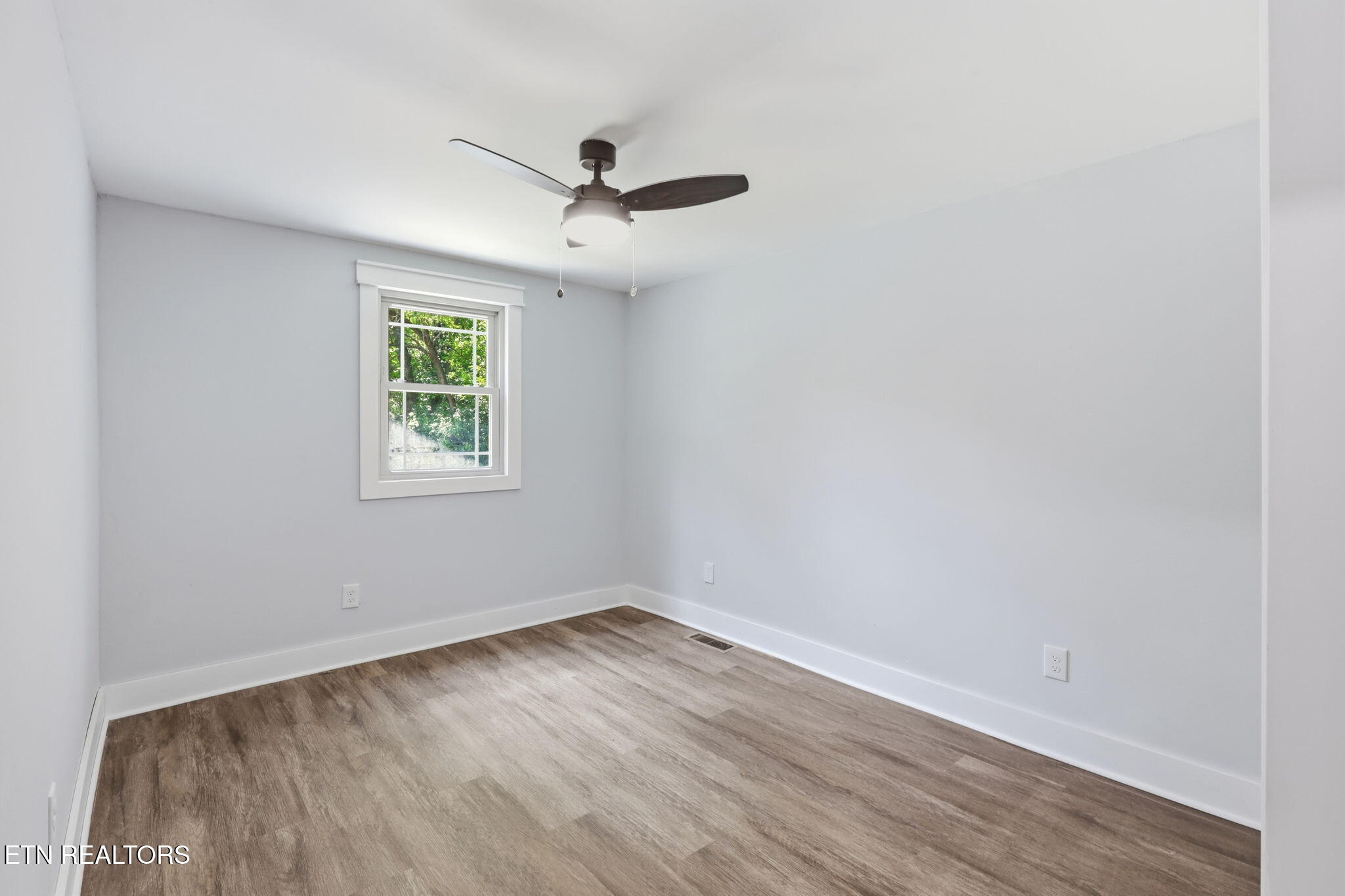 4205 Coster Road Knoxville, TN 37912 - Photo 13 of 37 13-web-or-mls-DZ3A8382