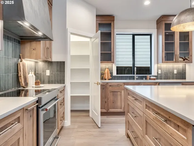 $749,900 | 11006 Northeast 54th Avenue, Vancouver, WA 98686