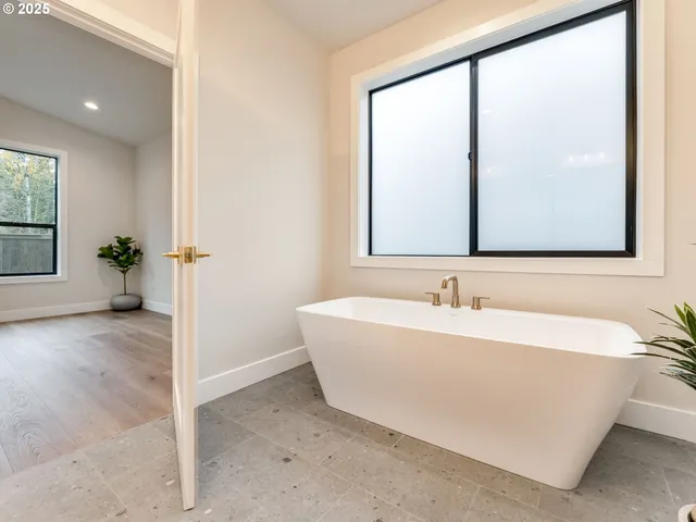 $749,900 | 11006 Northeast 54th Avenue, Vancouver, WA 98686