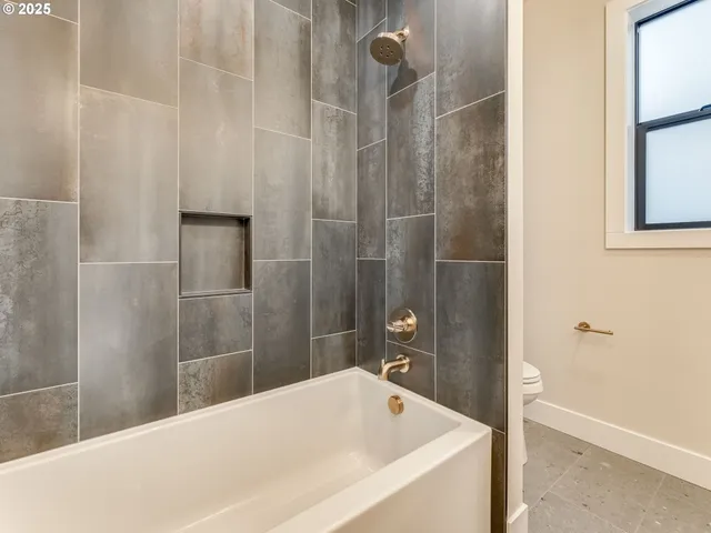 $749,900 | 11006 Northeast 54th Avenue, Vancouver, WA 98686