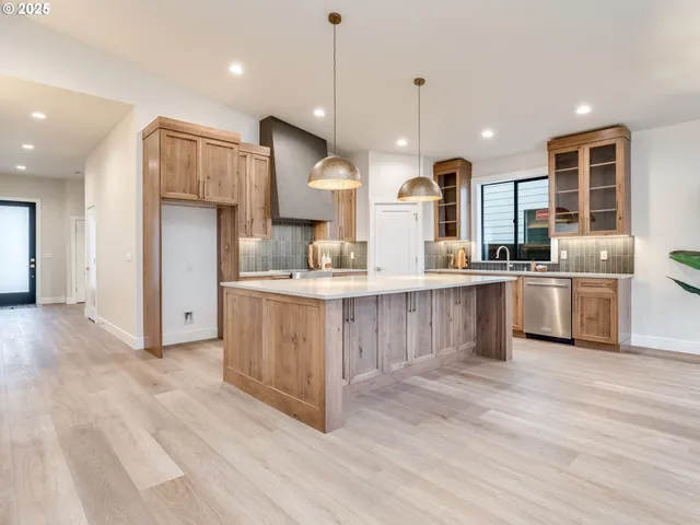 $749,900 | 11006 Northeast 54th Avenue, Vancouver, WA 98686