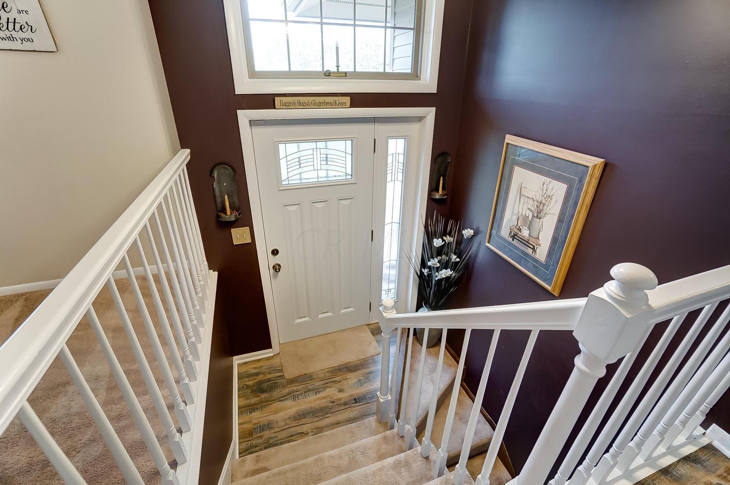 986 Hickory Road Heath, OH 43056 - Photo 2 of 32