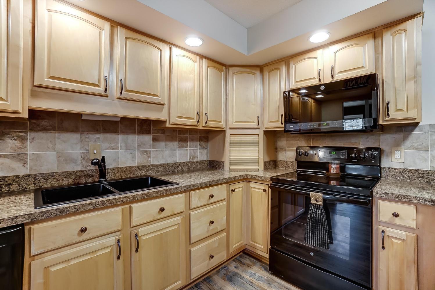 986 Hickory Road Heath, OH 43056 - Photo 3 of 32