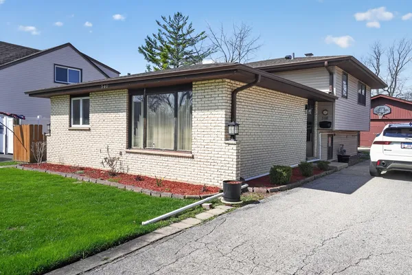 $365,000 | 540 North Michigan Avenue, Villa Park, IL 60181