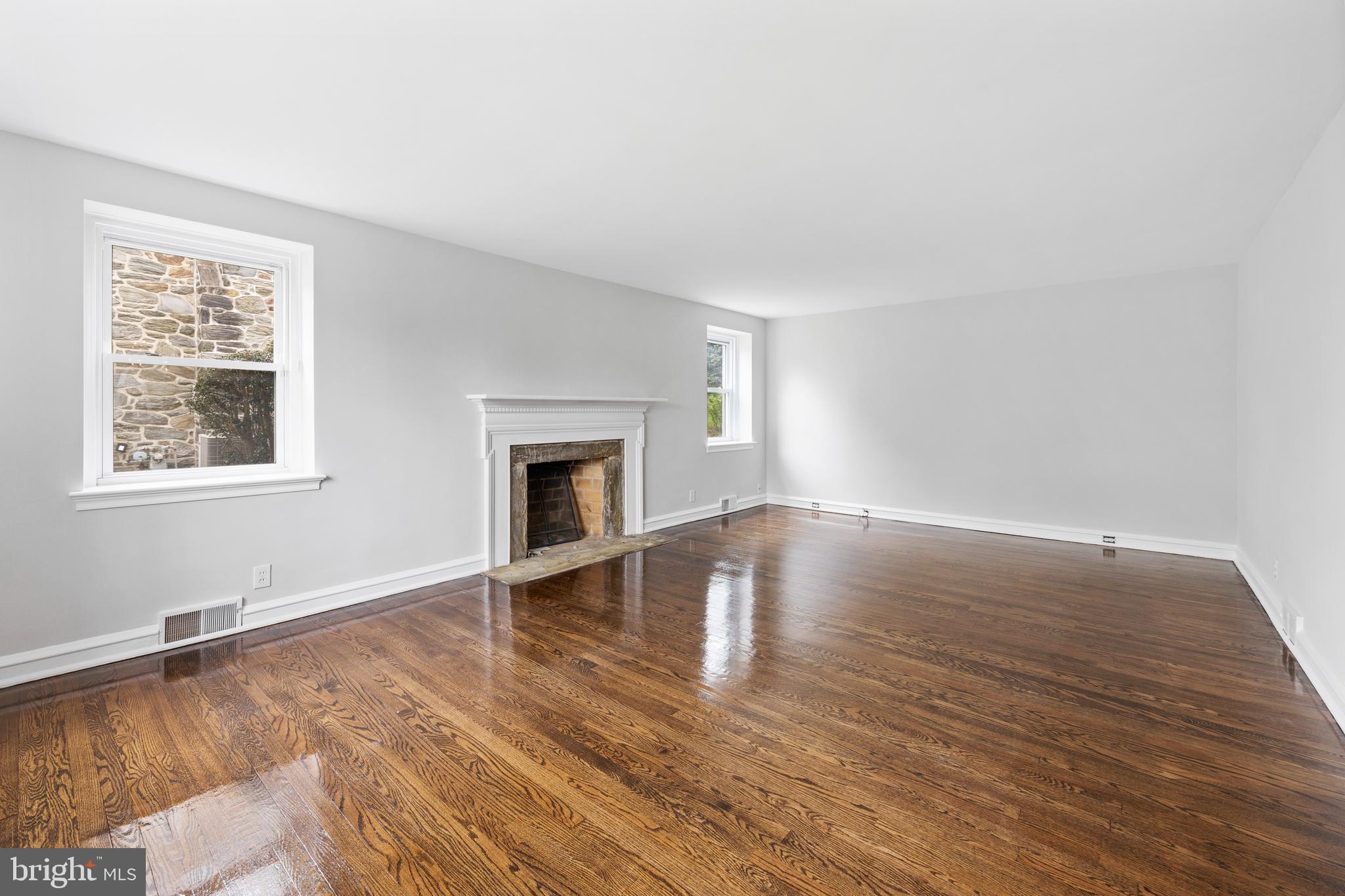 614 Yale Road Bala Cynwyd, PA 19004 - Photo 4 of 24 Living Room