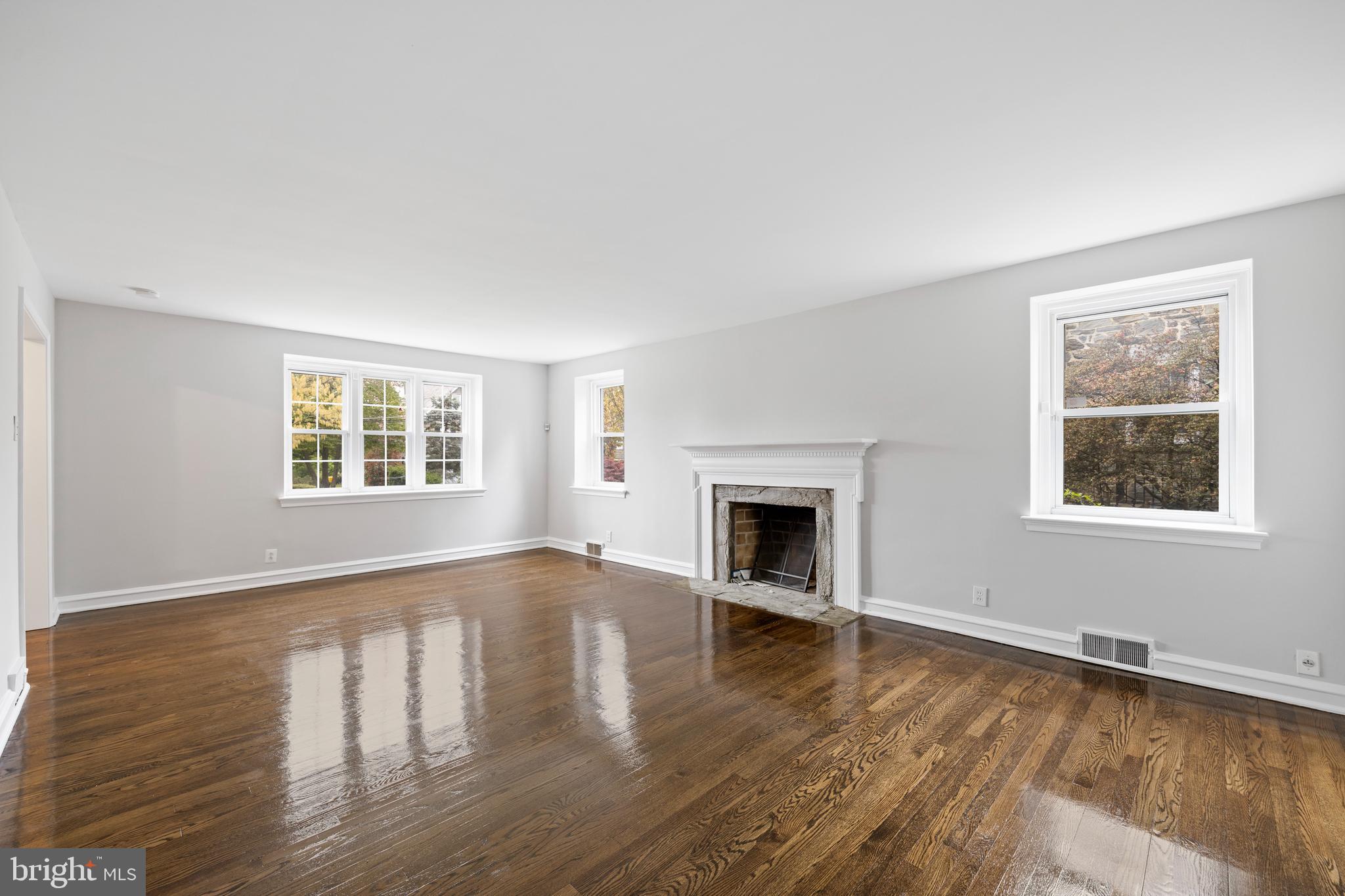 614 Yale Road Bala Cynwyd, PA 19004 - Photo 5 of 24 Living Room