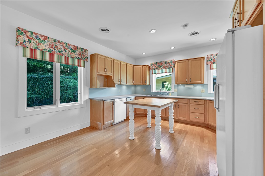 113 Wandering Way Pickens, SC 29671 - Photo 2 of 33