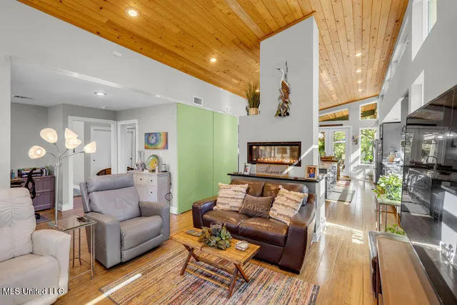 $650,000 | 5084 Firetower Road, Kiln, MS 39556