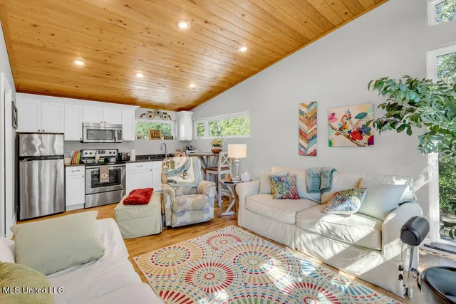 $650,000 | 5084 Firetower Road, Kiln, MS 39556