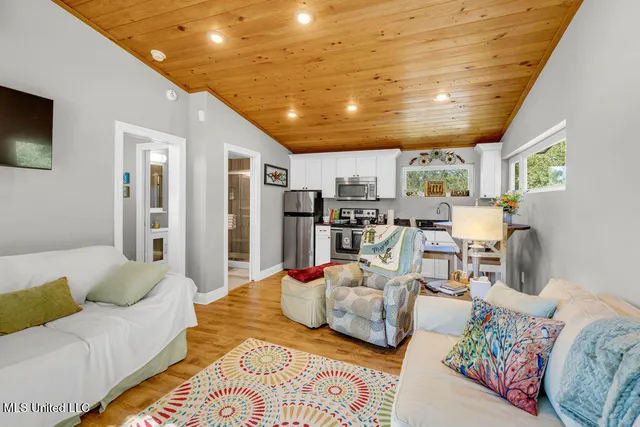 $650,000 | 5084 Firetower Road, Kiln, MS 39556