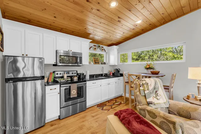 $650,000 | 5084 Firetower Road, Kiln, MS 39556