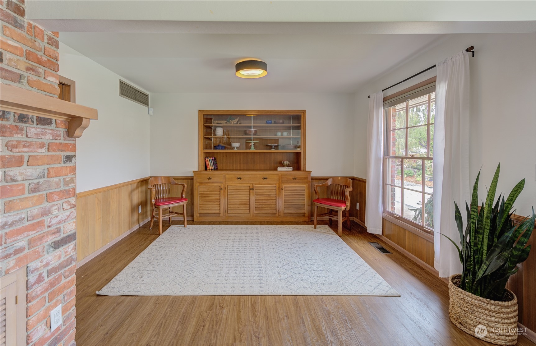 1405 First Street Wenatchee, WA 98801 - Photo 14 of 40 a view of livingroom with furniture and entryway