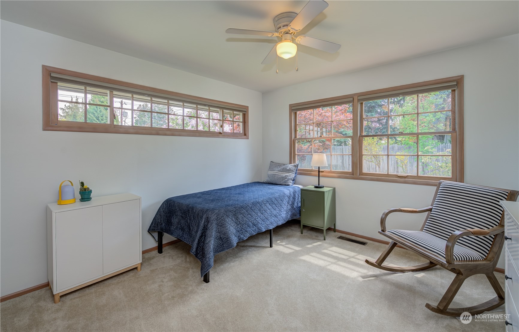 1405 First Street Wenatchee, WA 98801 - Photo 28 of 40 a bedroom with a bed a desk and chair