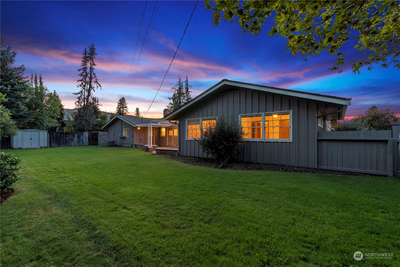 1405 First Street Wenatchee, WA 98801 - Photo 36 of 40 a front view of a house with a yard