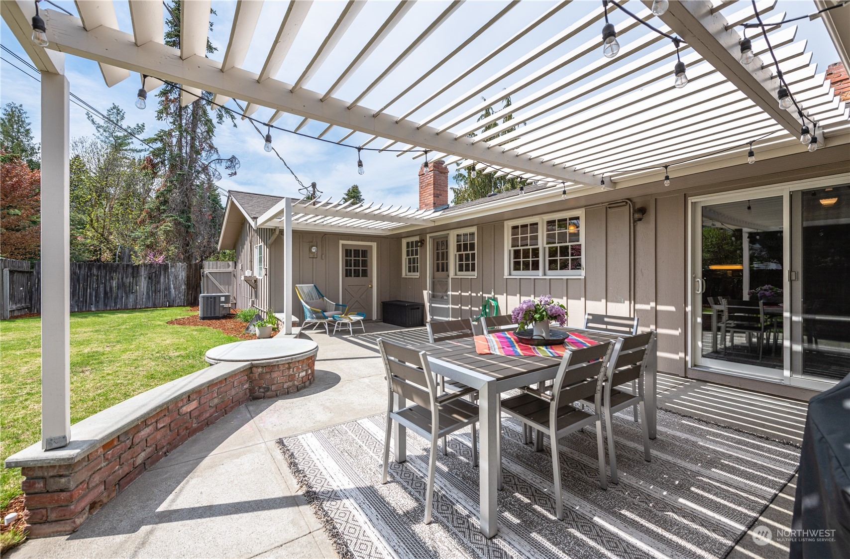 1405 First Street Wenatchee, WA 98801 - Photo 38 of 40 a view of a patio with a table and chairs