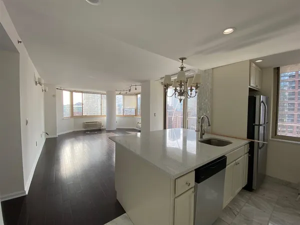 $4,900 | 1 2nd Street, Unit 1301, Jersey City, NJ 07302