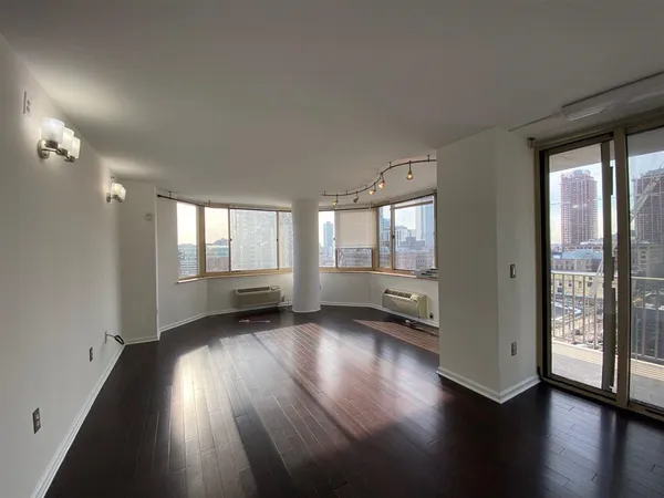 $4,900 | 1 2nd Street, Unit 1301, Jersey City, NJ 07302