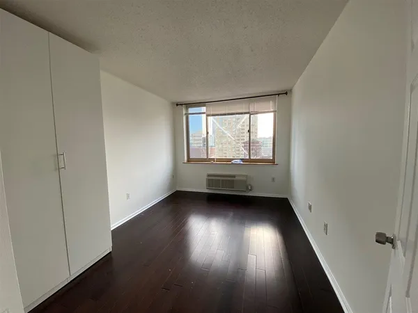 $4,900 | 1 2nd Street, Unit 1301, Jersey City, NJ 07302