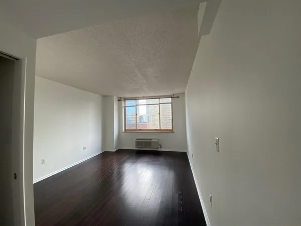 $4,900 | 1 2nd Street, Unit 1301, Jersey City, NJ 07302