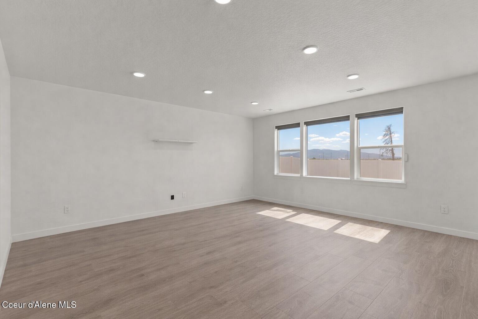 11781 North Banford Lane Rathdrum, ID 83858 - Photo 5 of 21 Stock Livingroom