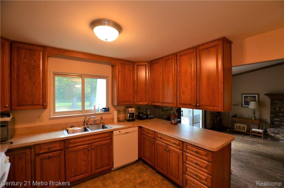 7279 Sharp Road Swartz Creek, MI 48473 - Photo 3 of 24 7279 Sharp Rd 3 kitchen.JPG